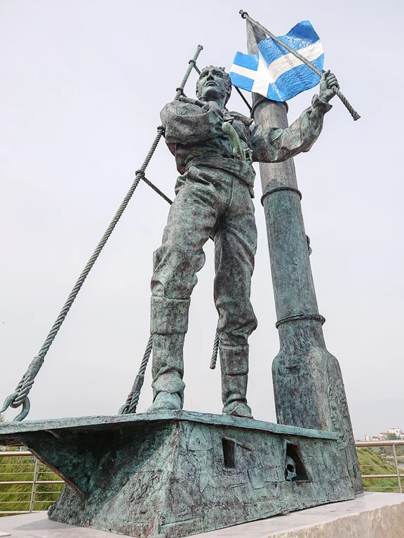 Statue de Tom Souville à Calais