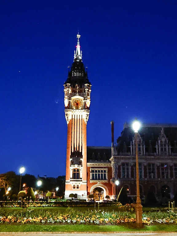 Le magnifique Hôtel de Ville de Calais