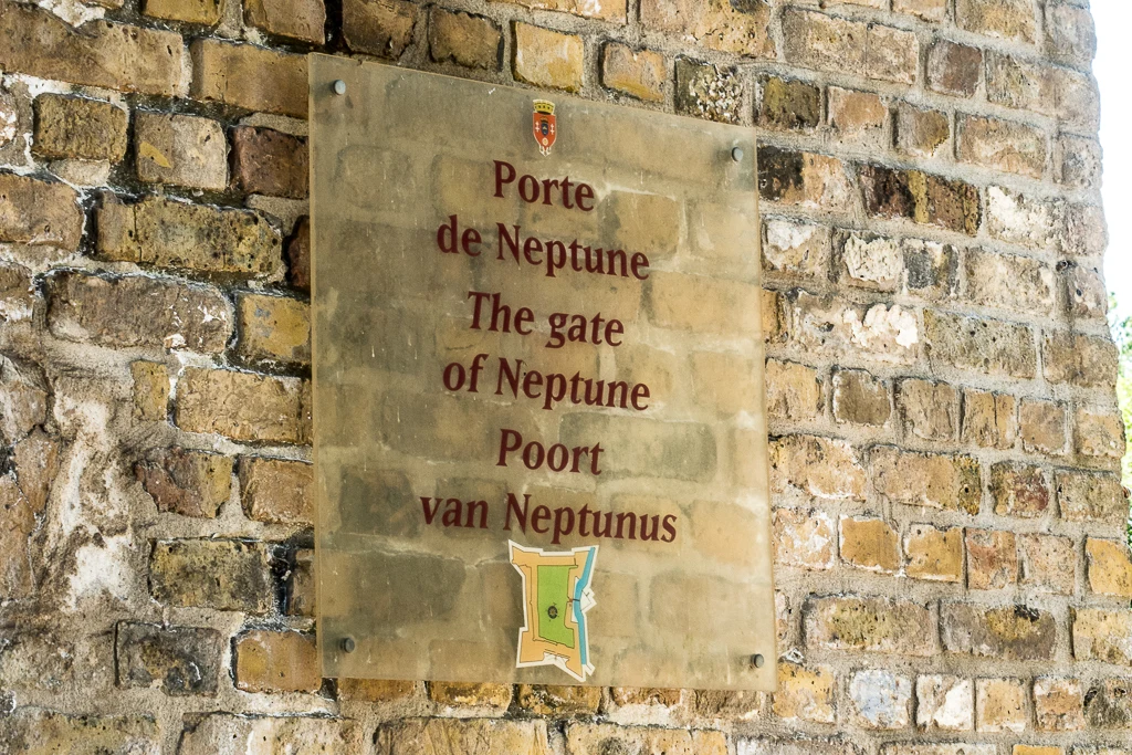La plaque de la Porte de Neptune